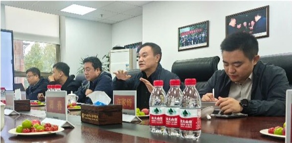 座谈会上嘉宾发言交流
