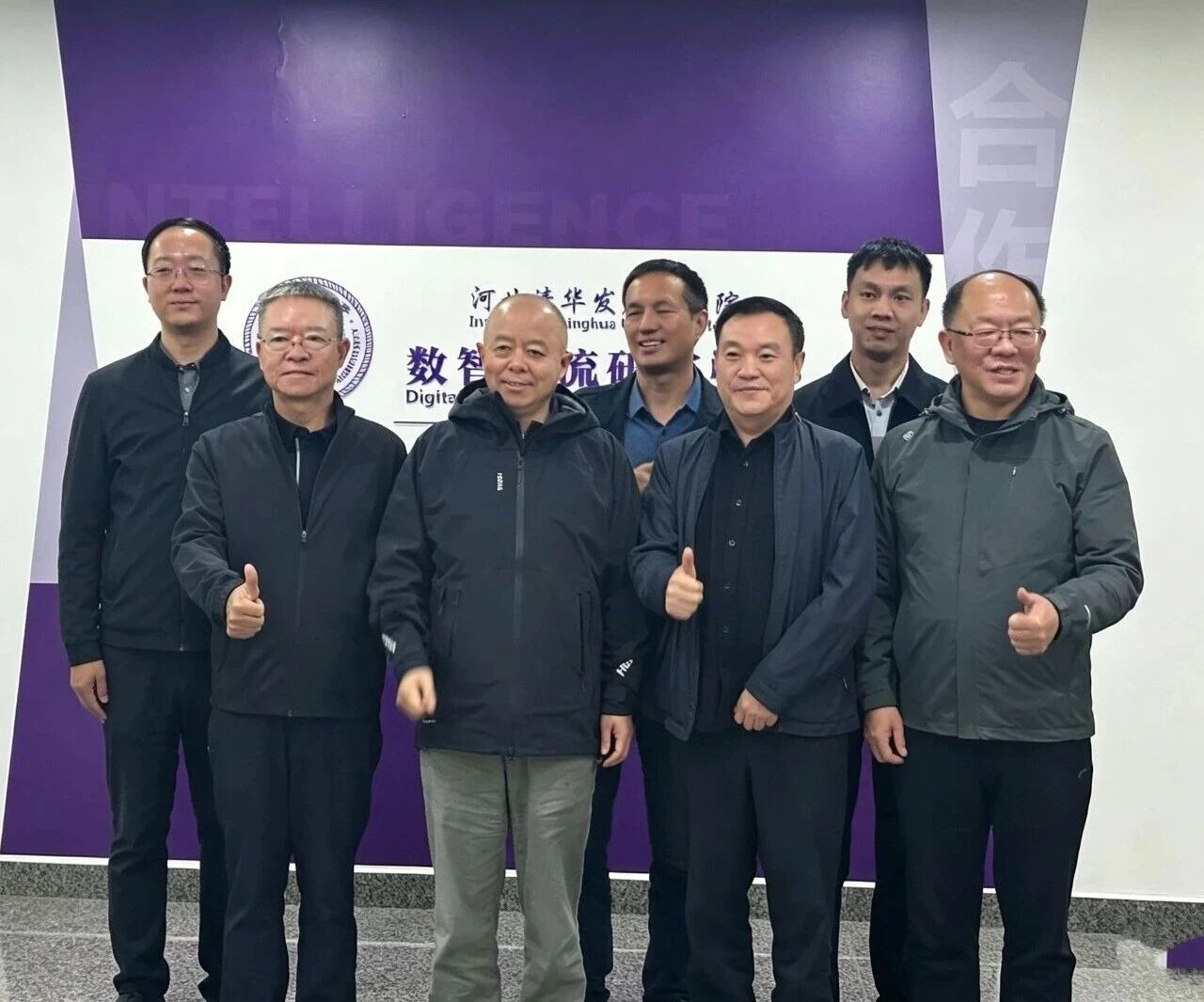 调研组与中科富创合影留念